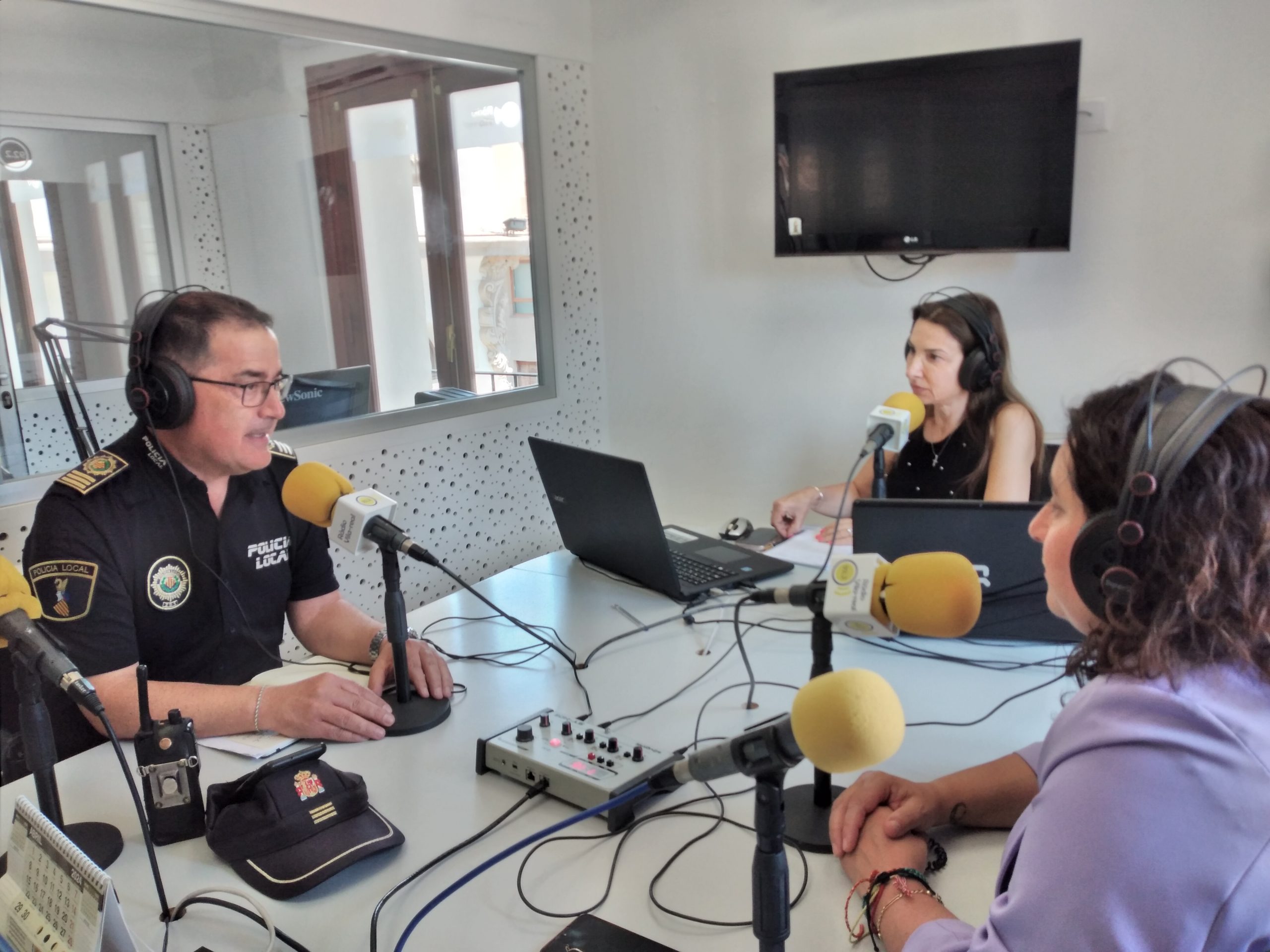 Parlem amb la regidora de festes de Vila-real Miriam Caravaca i l’intendent de la Policia Local, Ramón Martínez
