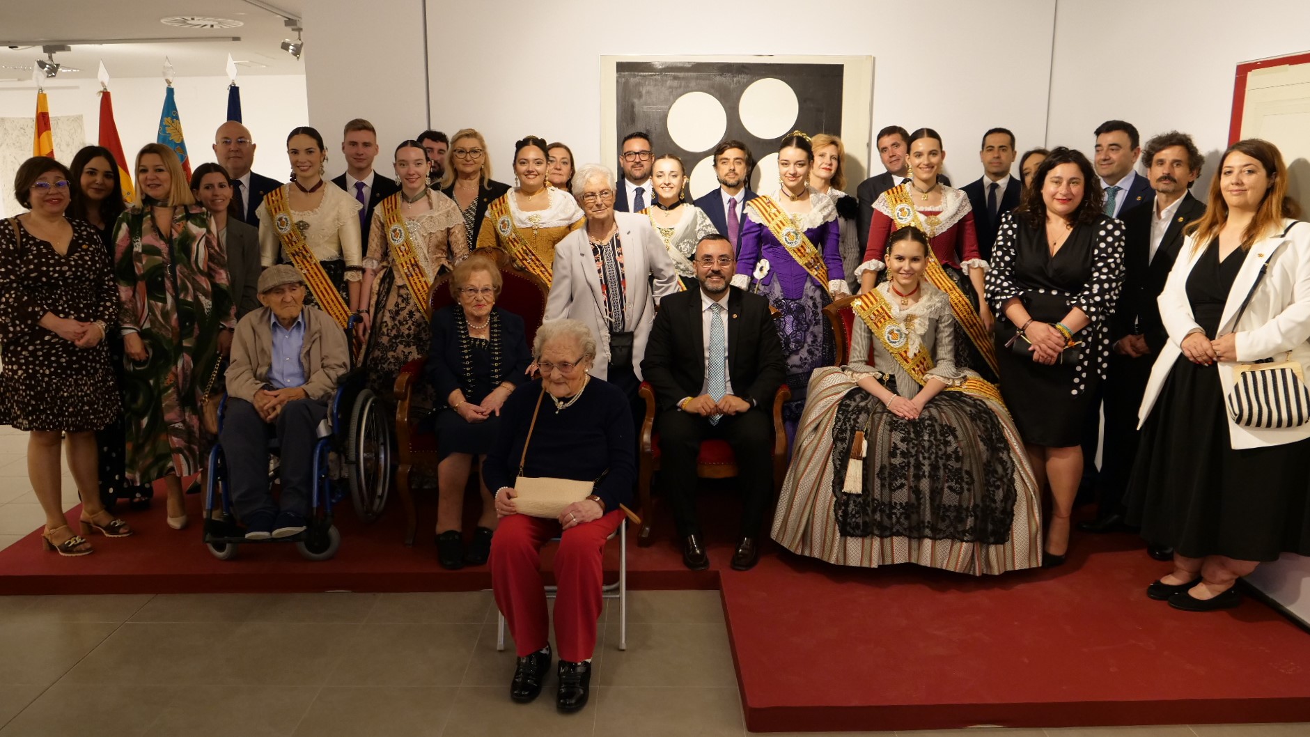La ciutat de Vila-real ha retut homenatge a l’home i la dona de més edat, Carmen Solá Vidal i Francisco García Lázaro, ambdós de 100 anys