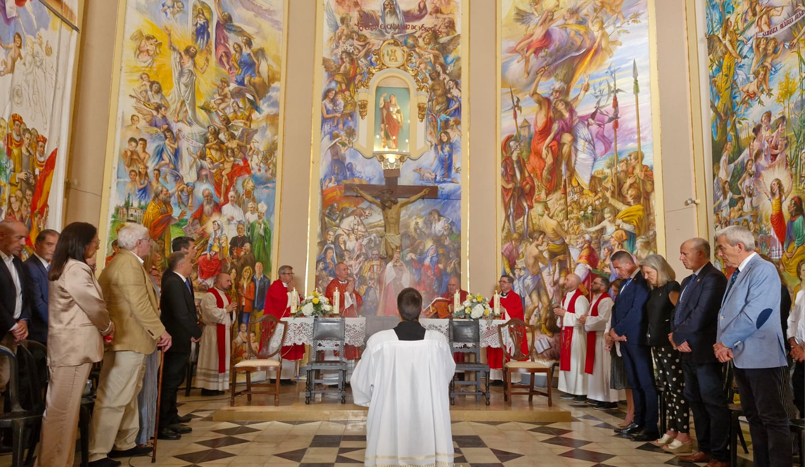 Burriana reuneix autoritats eclesiàstiques, militars i civils en la benedicció dels frescos de l’ermita de Santa Barbara